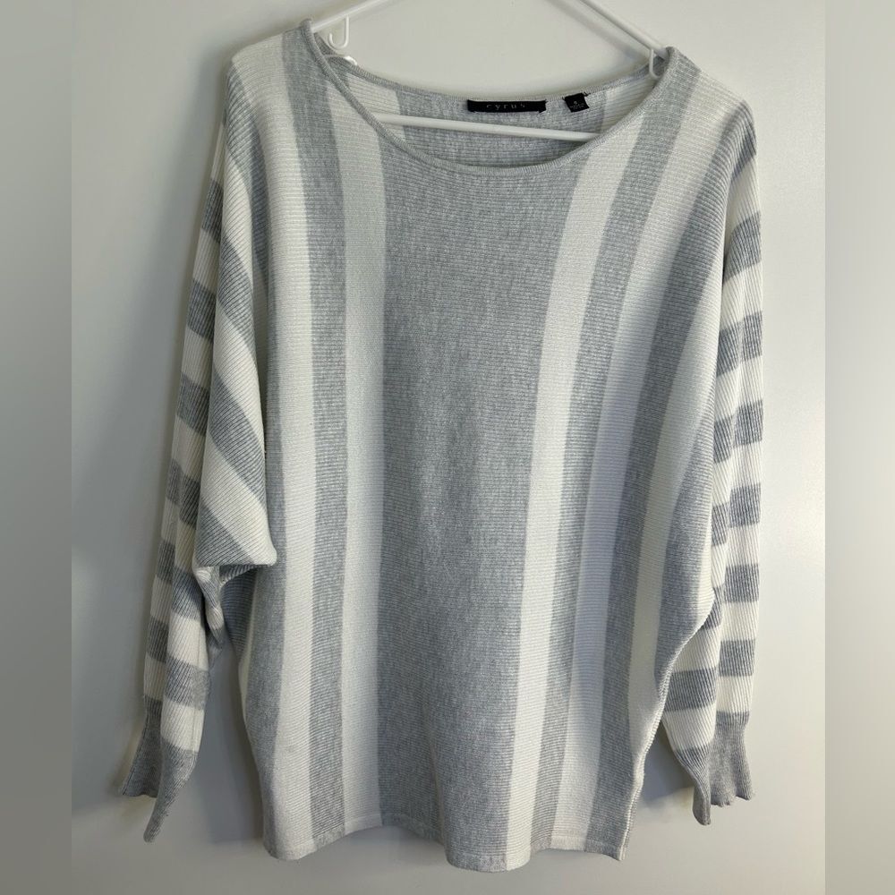 Cyrus sweaters women. Used, excellent condition. Size S, white and gray.